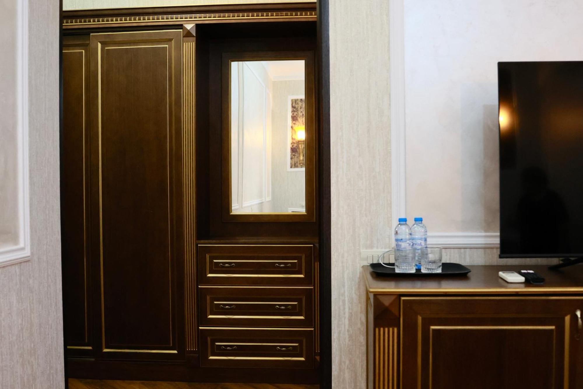Royal Renaissance Hotel Erevan Quarto foto