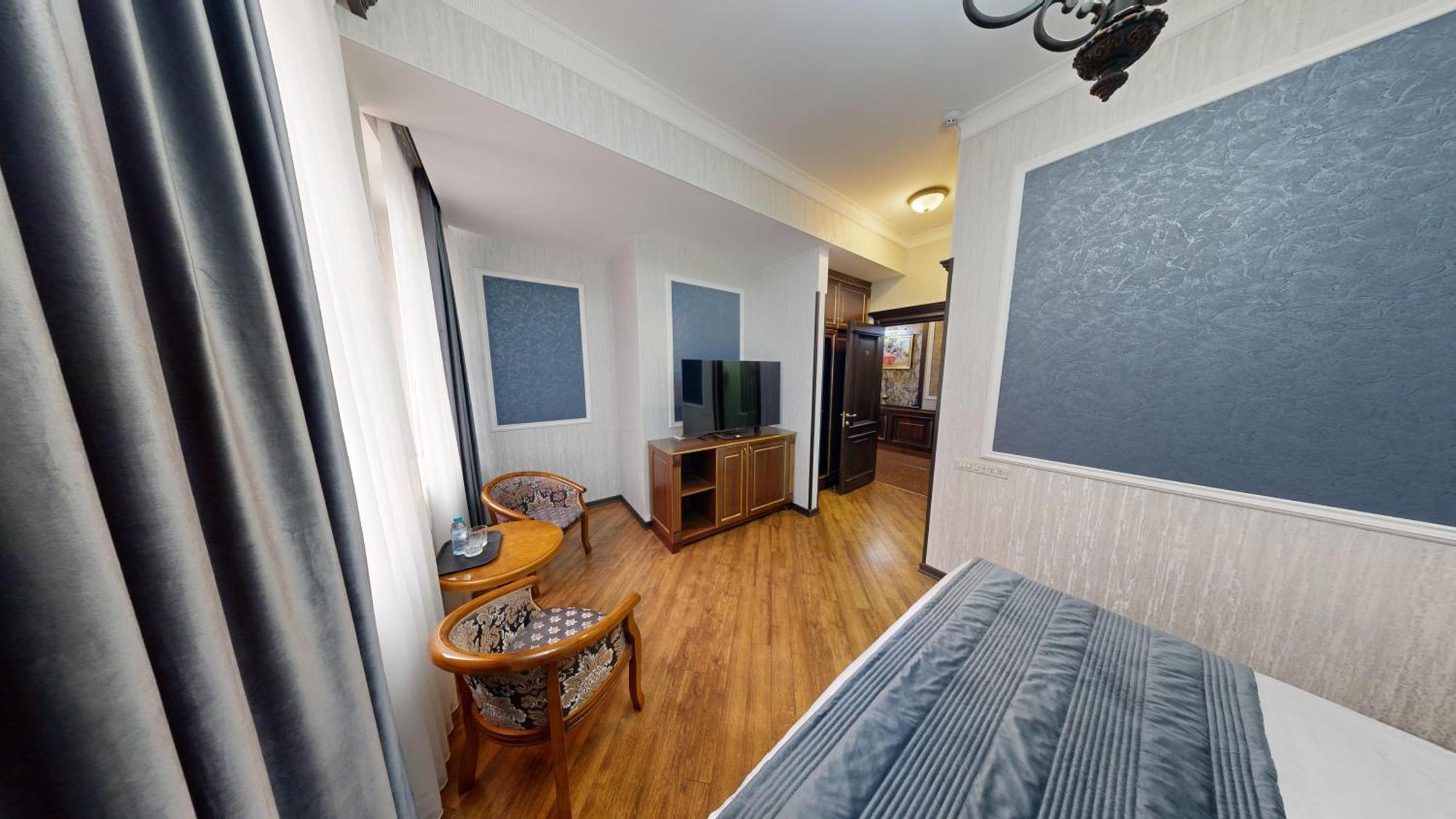 Royal Renaissance Hotel Erevan Quarto foto