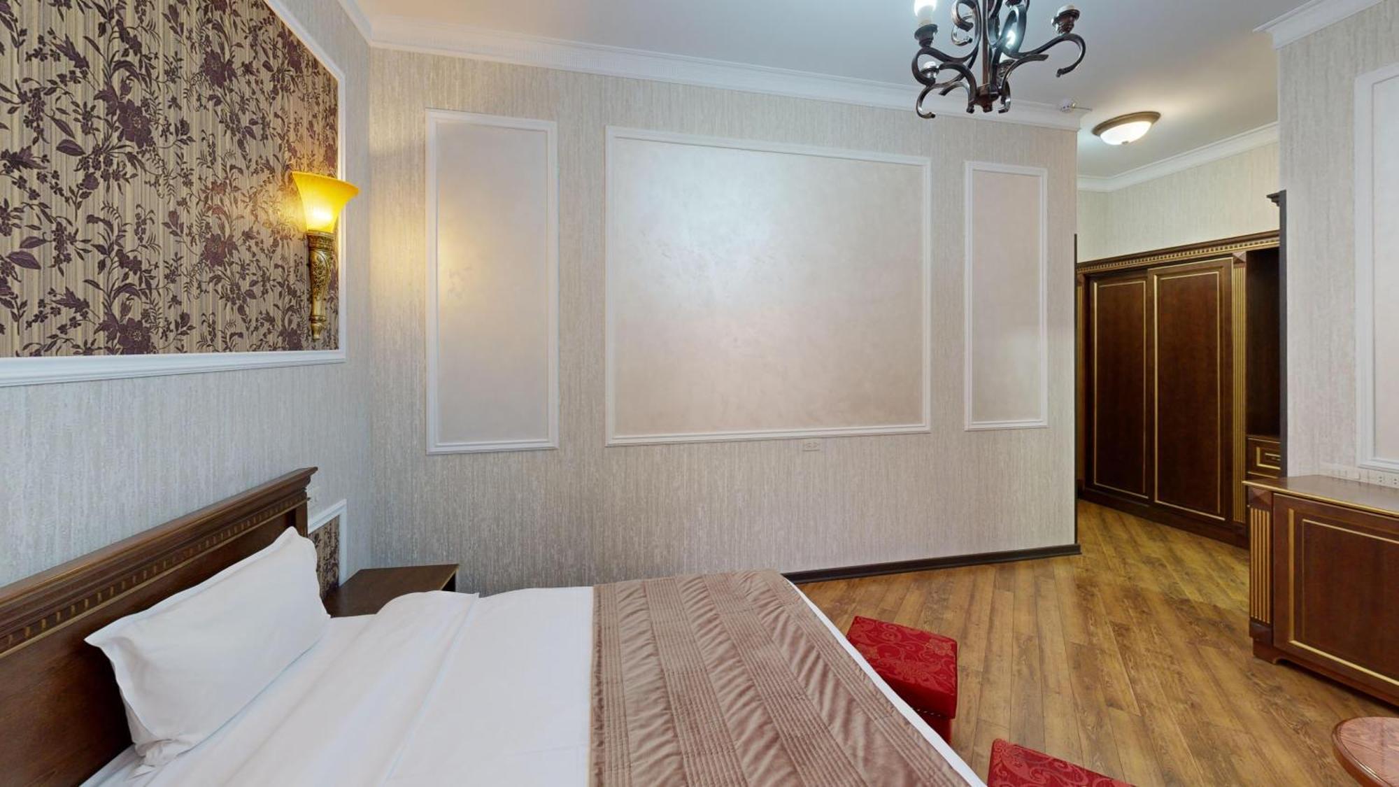 Royal Renaissance Hotel Erevan Quarto foto